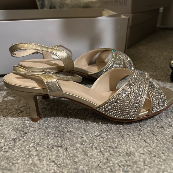 David Bridal Heels - Dylan, champagne color - Picture 2 of 3
